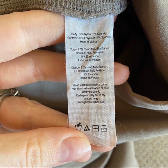 ALO Yoga Tan High-Waisted Rise Moto Legging Contouring Stretch Medium Women’s - Picture 8 of 11